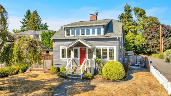 1922 Craftsman in the heart of Seward Park