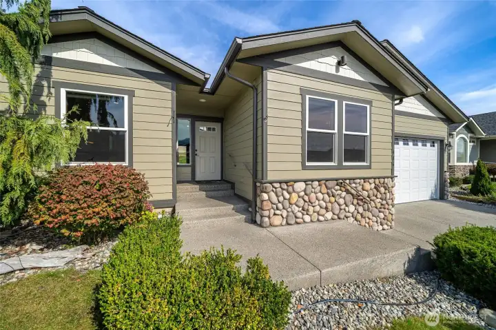 406 Ridgewood Dr.