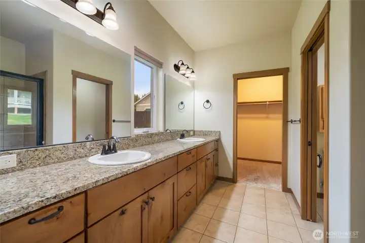 Primary bath with two sinks and granite countertops