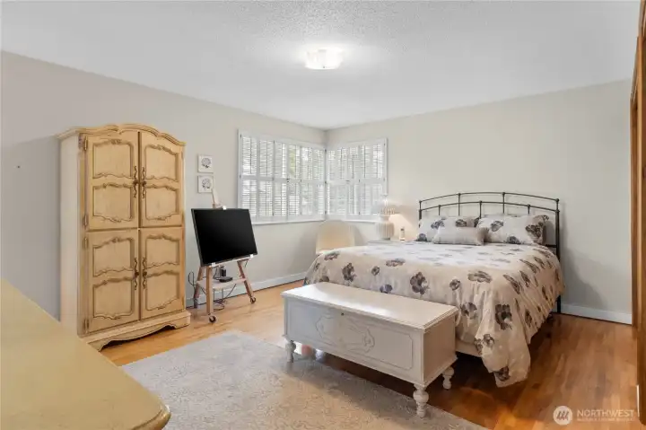 Spacious main floor primary bedroom with en suite and double closets