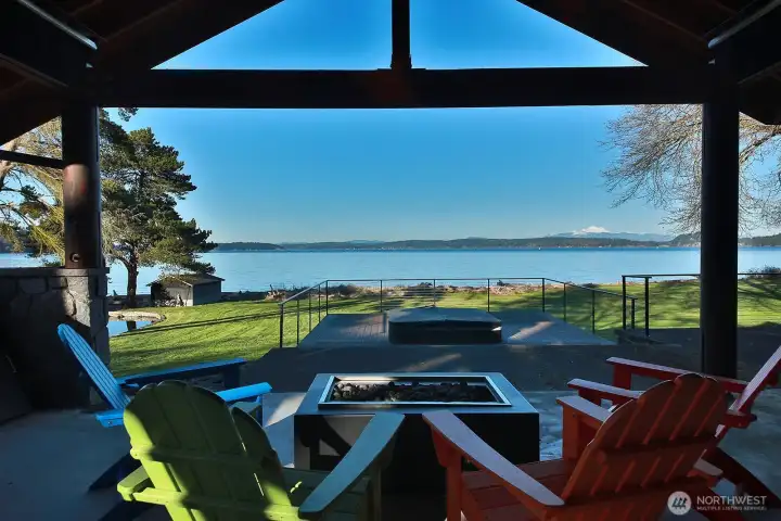 Sweeping 180° views stretch endlessly across Dugualla Bay.