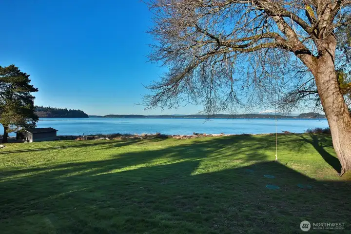 Your own slice of Whidbey Island waterfront.
