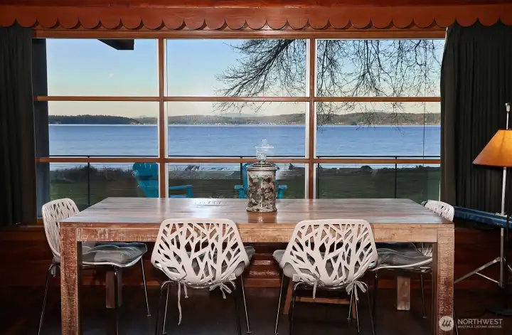 A welcoming space ready for shared meals and lasting memories.