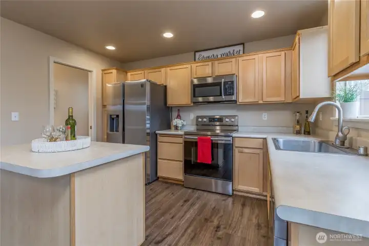 Stainless steel appliances all stay with home