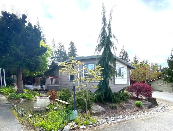 Home is located conveniently to cllubhouse and mailboxes.