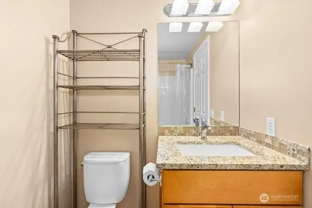 Upstairs 2nd bathroom also has a bathtub