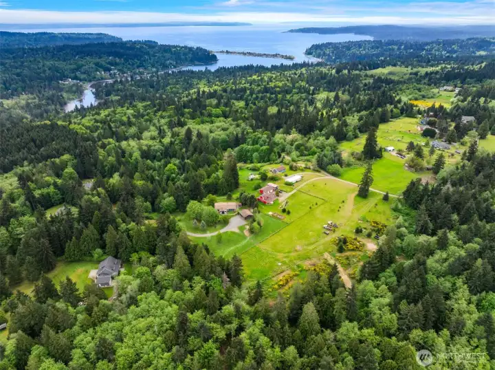 Just minutes to downtown Poulsbo, Bainbridge and Kingston ferries and Indianola beach.