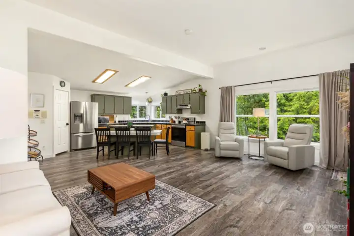 Spacious and flexible open area joining the kitchen.