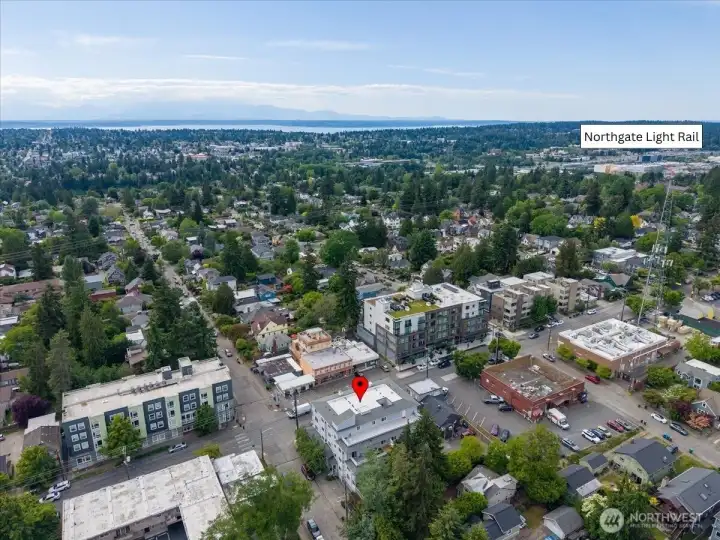 Close to Northgate and light rail