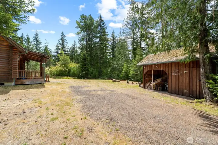 Plenty of room for parking, tents, RVs and boats.