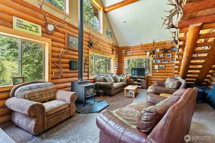 The real log construction provides exceptional insulation and that compforable cabin feeling.