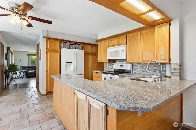 ~Durable Top of the Line Quartz Countertops & White Appliances~