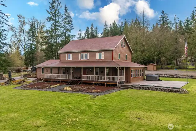 Welcome to your new Enumclaw equestrian estate.