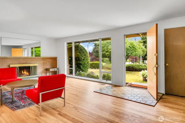 Sunny south facing livingroom
