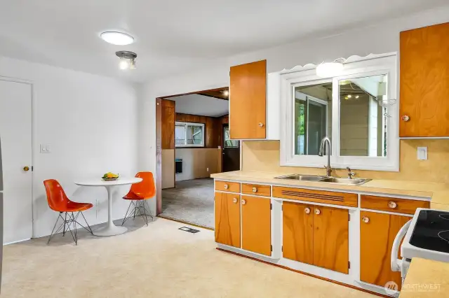 Eating space in kitchen