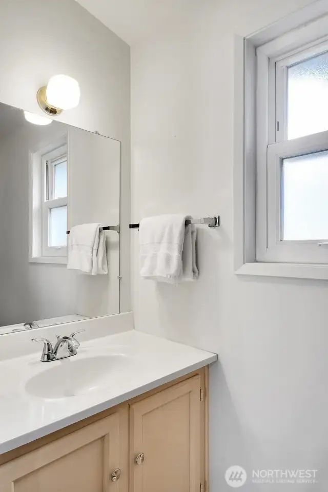 1/2 bath off familyroom