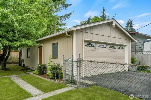 Detached 2 car garage   ADU possible?
