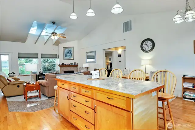 Open floor plan to the living room, kitchen and dining room