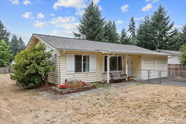 Welcome home to Maplewood Heights in Renton. Featuring three bedrooms and one bath, this home sits on a generous 9,720 square foot lot in a sought-after neighborhood.
