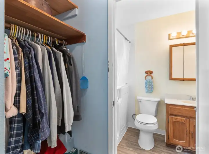 Main bedroom's walk-in closet and direct access to the bathroom.