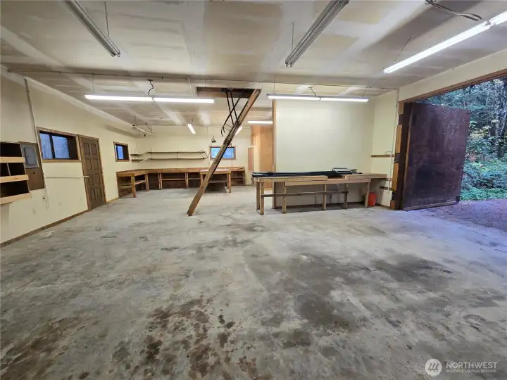 Detached Garage or Outbuilding