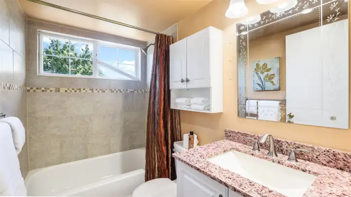 Full guest bathroom upstairs.