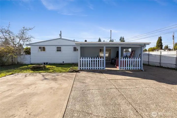 Plenty of room for TV/Boat parking.