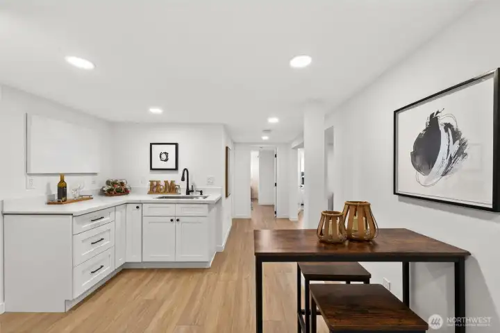 Lower level Kitchenette and dining