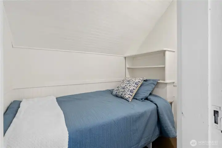 2nd built- in captain's bed