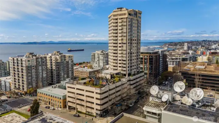 Bay View! Raised Garden Beds, Pickle Ball Court Pool & More!