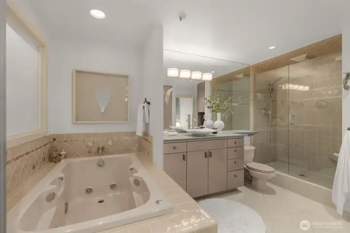 Spacious 5 piece bath!