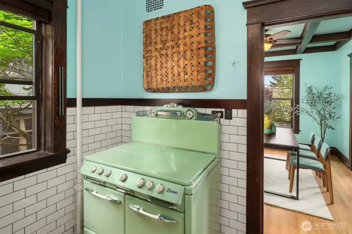 Four burners and a griddle on this stove! Four burners and a griddle on this stove!
