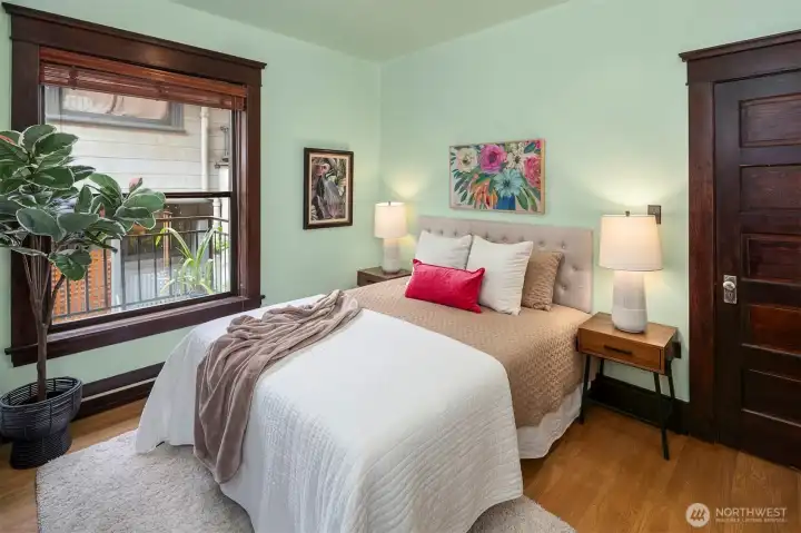 Large bedroom with has Eastern light. Easy to rise in the morning! Large bedroom with has Eastern light. Easy to rise in the morning!