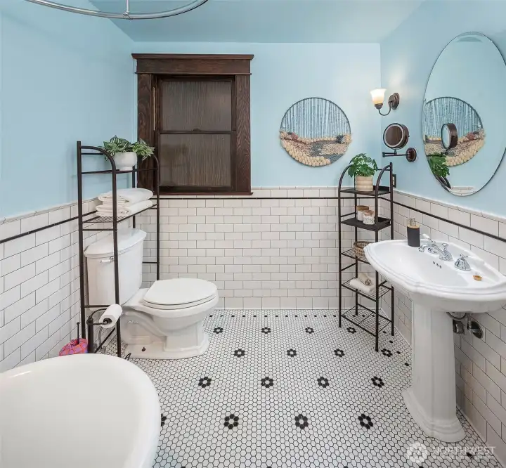 Very large bathroom is fantastic! Very large bathroom is fantastic!