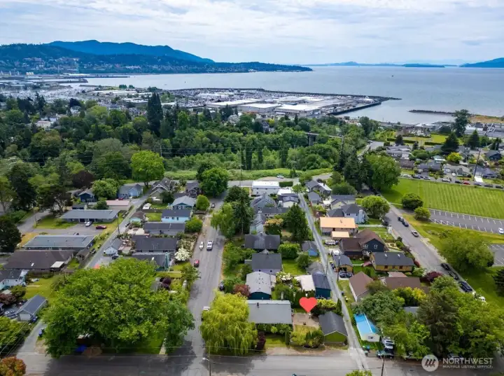 Prime location to multiple parks, marina, dog park, beach, playground and more! Prime location to multiple parks, marina, dog park, beach, playground and more!