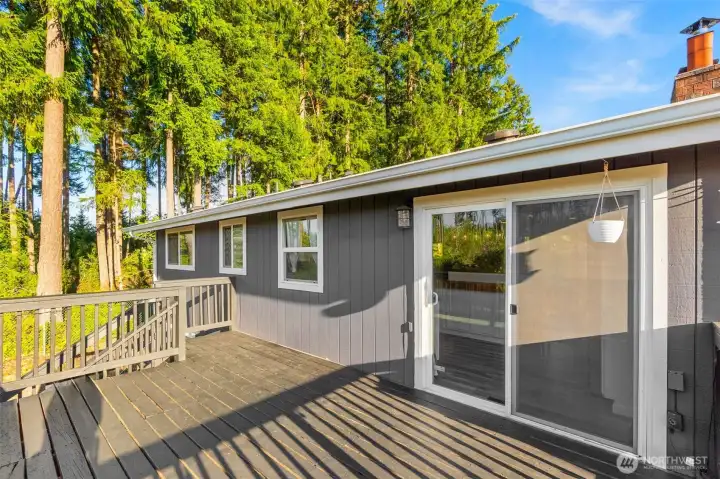 Slider and window provide direct access to kitchen, for ease of hosting/grilling Slider and window provide direct access to kitchen, for ease of hosting/grilling