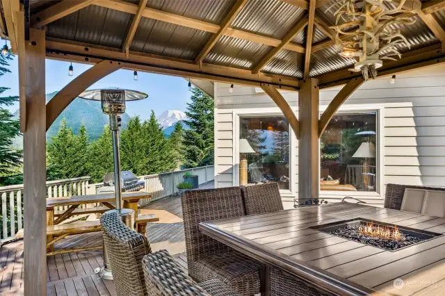 Main home entertainment area. With Mt Rainier view!