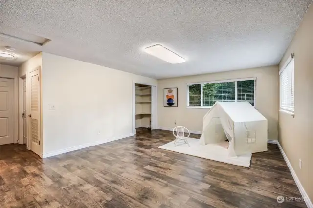 Bonus room w/closet that could be used as a 4th bedroom!