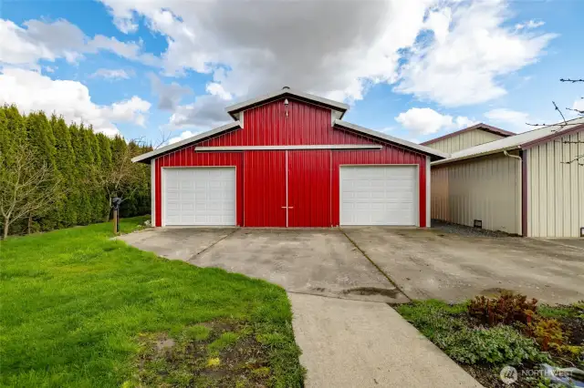 Heated 36'x36' shop with loft area