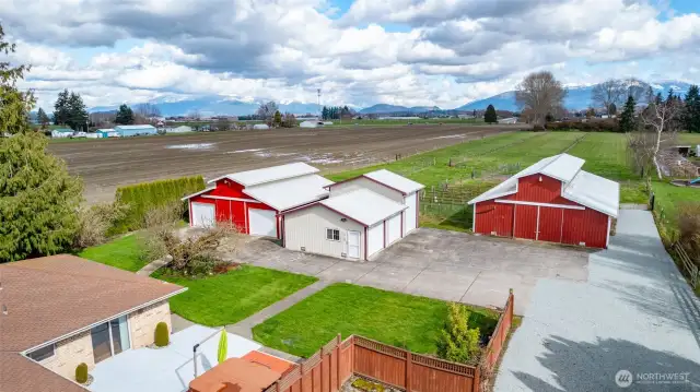 Tons of room for parking and maneuvering all your equipment.