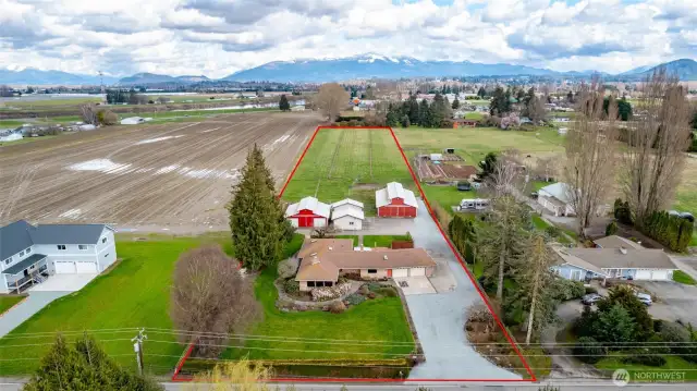 Lines drawn on the property are approximate - Please refer to survey.