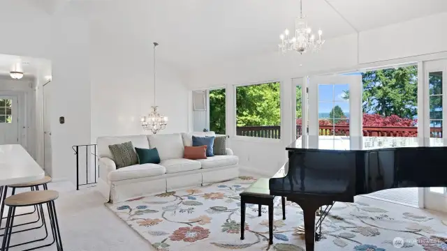 A touch of brilliance! Take another look at the crystal chandelier in the entry, valued at $8000 when new in 2006. Truly a beautiful detail.
