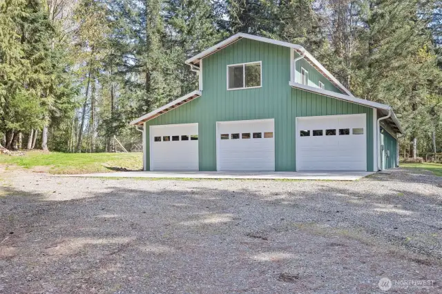 Garage with room for 9+ vehicles