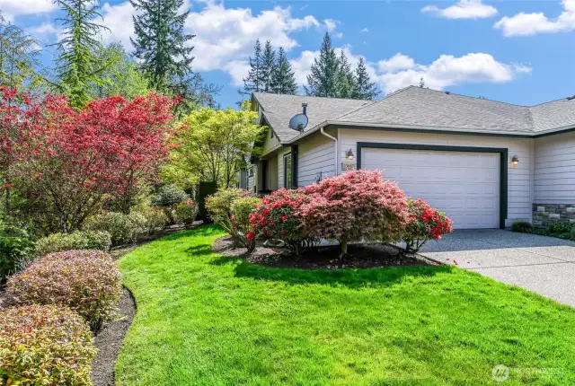 The HOA maintains the front and side yards of this home.