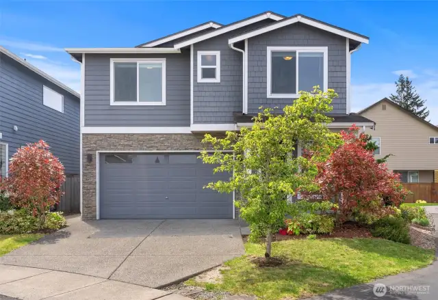 Beautifully landscaped and well maintained front entry to your new home at Montrose of Lake Serene!