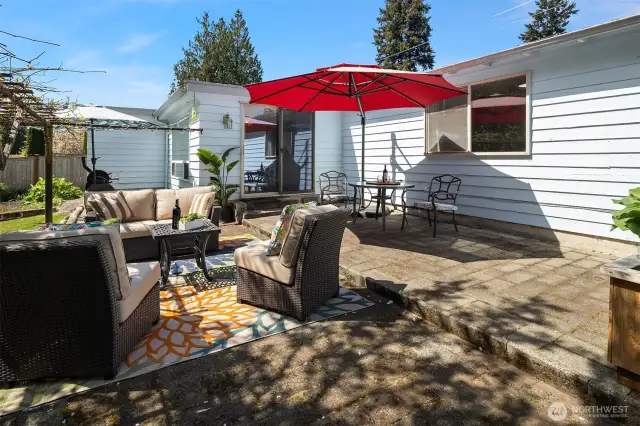 Plenty of seating for socializing and unwinding