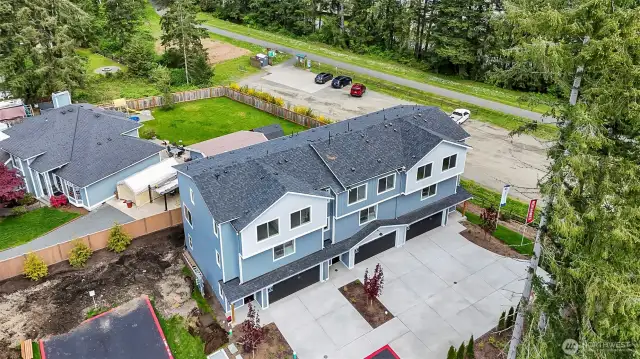 Photographs are for illustrative purposes only. Features, finishes, interior/exterior colors, landscaping and floorplan shown may vary from actual homes built.