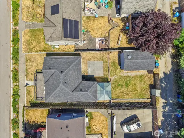 New roof (2021) w/warranty to 2041