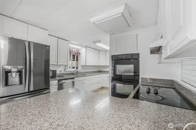 Kitchen all appliances stay