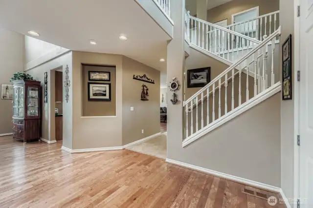 WELCOMING FOYER, WITH VAULTED CEILINGS AND EASY ACCESS UPSTAIRS.